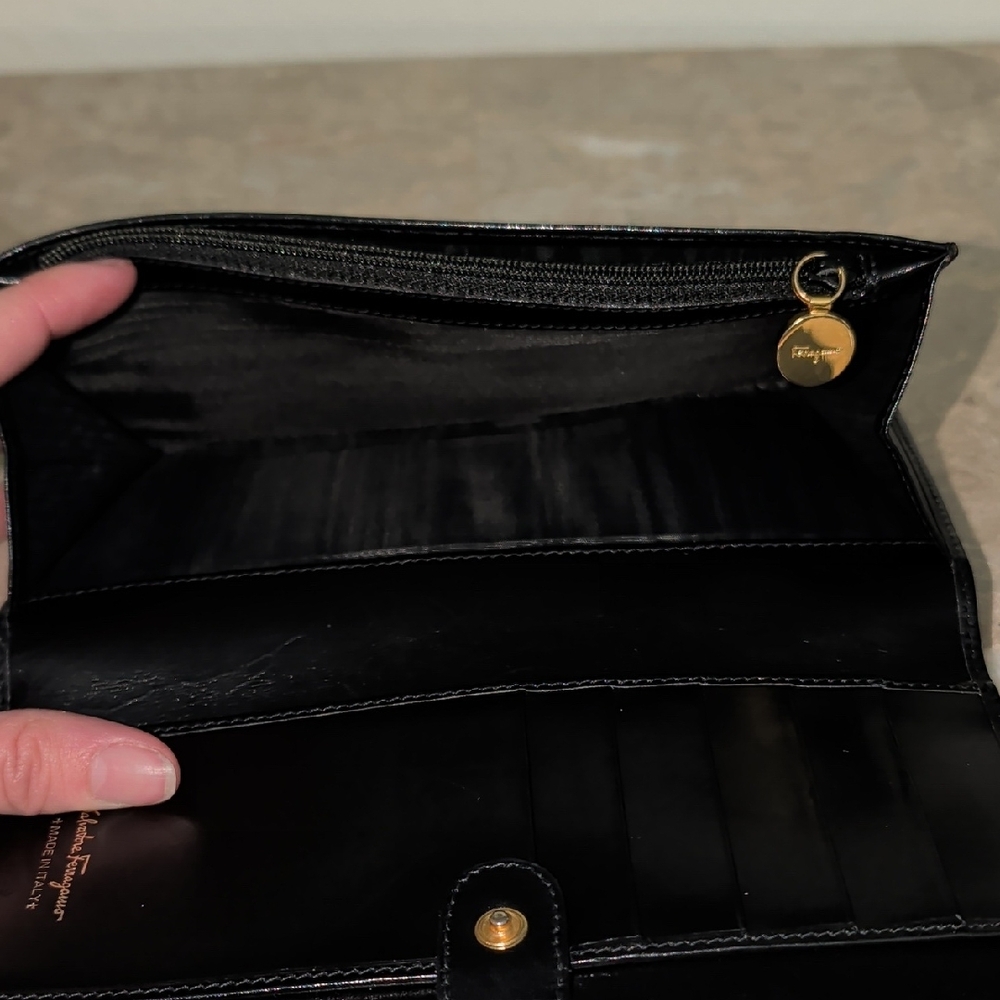NWOT Salvatore Ferragamo Black Leather with Gold Hardware Wallet - Picture 8 of 9